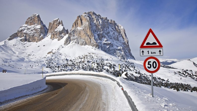 italian_road_in_winter.jpg