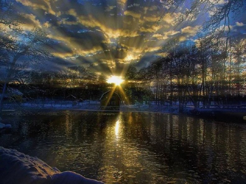 sunlight_over_the_lake.jpg