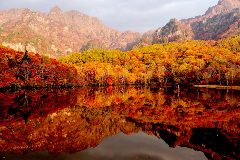 autumn_lake.jpg