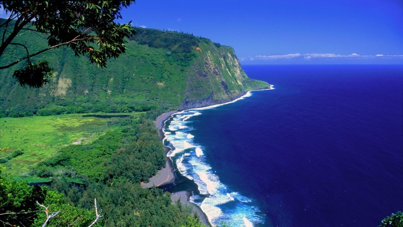 Deep blue water of Hawaiian Coast