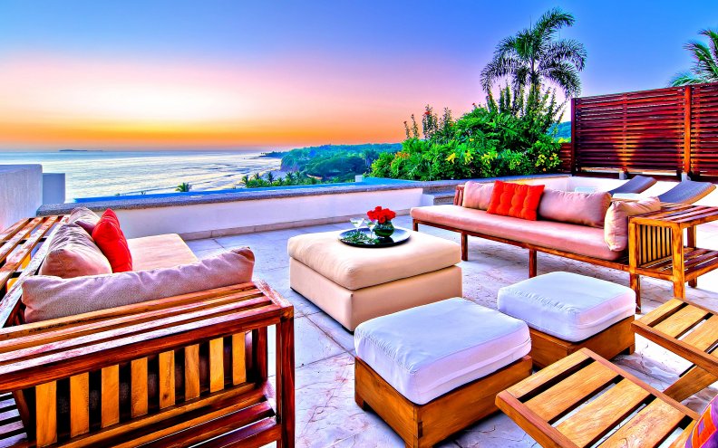 OUTDOOR LOUNGE AT PARADISE BEACH