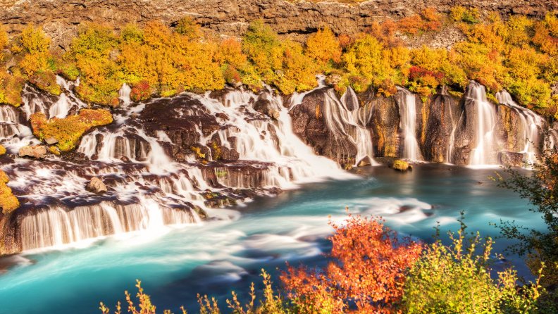 autumn_at_hraunfossar_waterfall.jpg