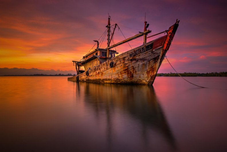 abandoned_boat.jpg