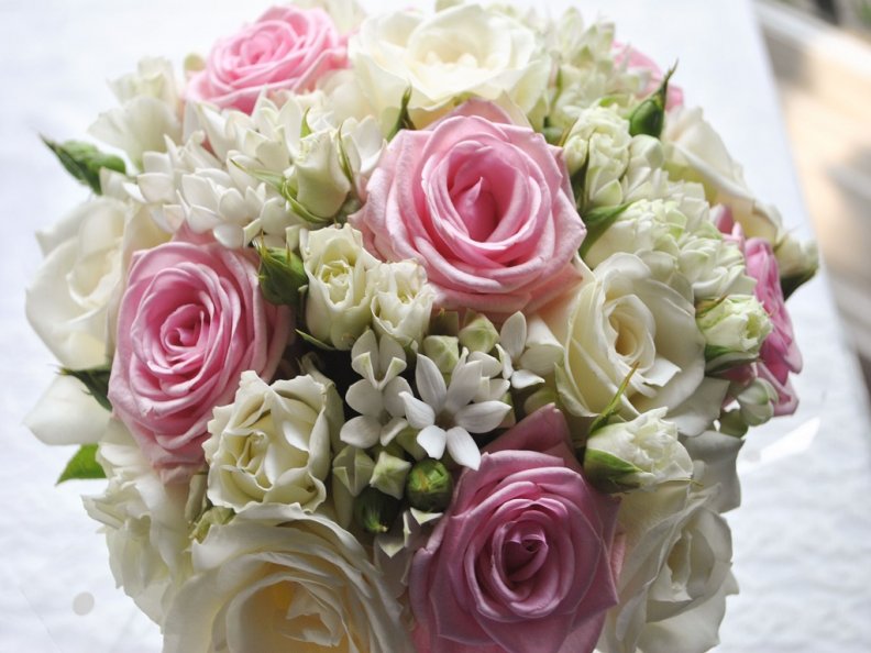 pink_and_white_bouquet.jpg