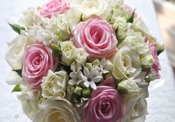 Pink_and_white_bouquet