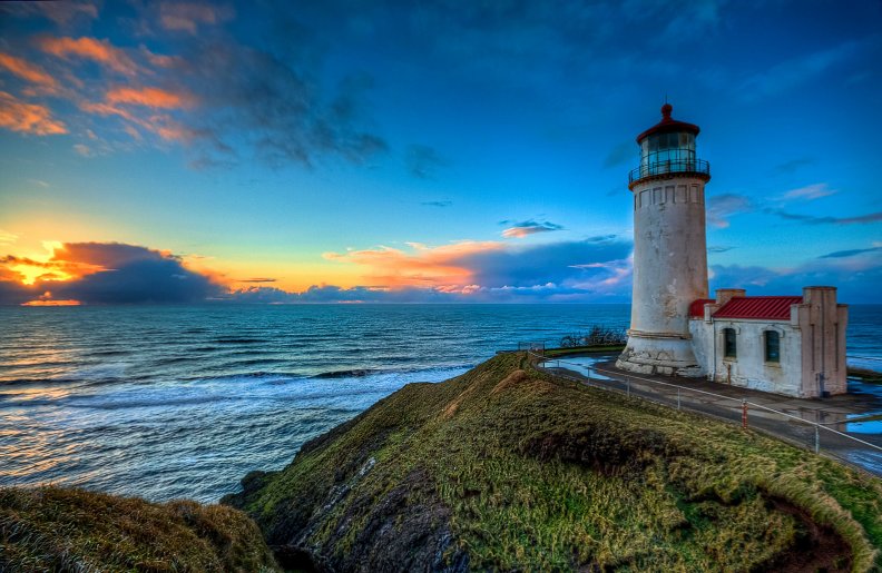 winter_sunset_at_the_lighthouse.jpg