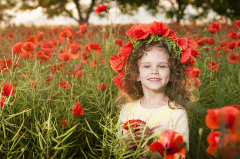 little_girl_with_flowers_in_the_poppy_field.jpg