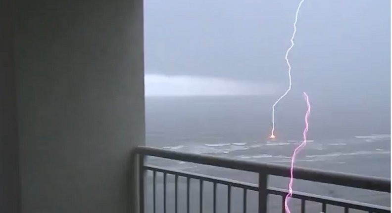 lightning_vs_ocean.jpg