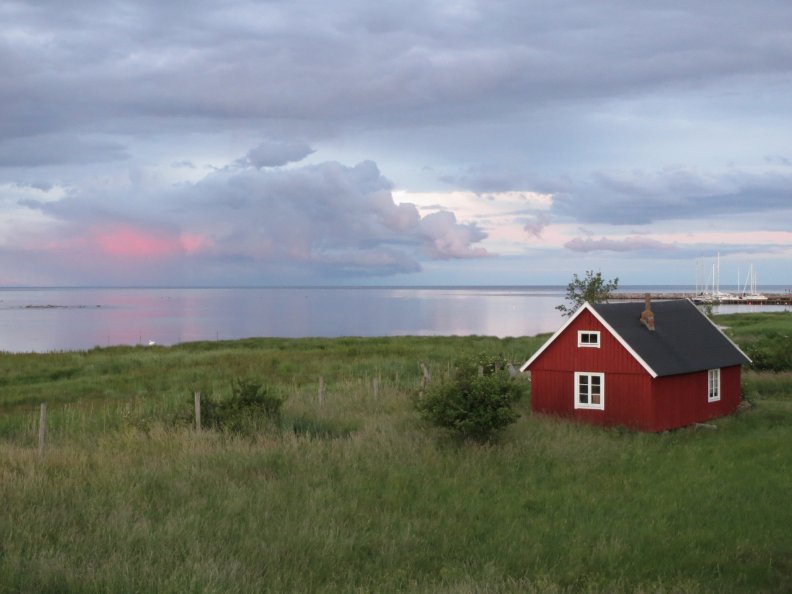 red_house_in_kristianopel_sweden.jpg