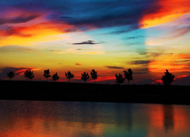 sunset_on_the_lake.jpg