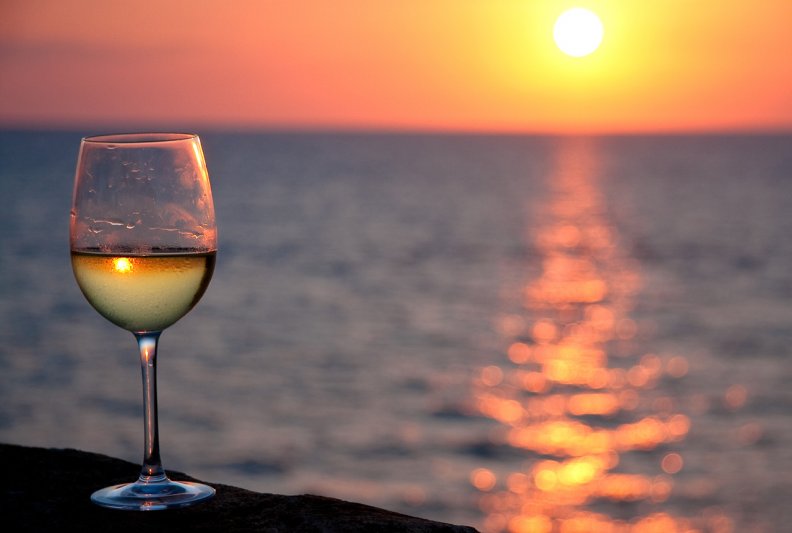 white_wine_red_sunset.jpg