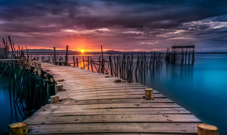 sunset_over_the_old_pier.jpg