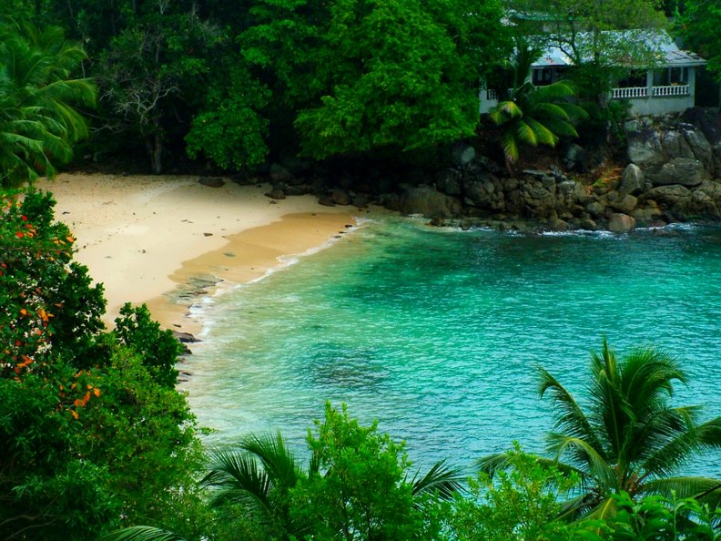 hidden_beach_seychelles.jpg