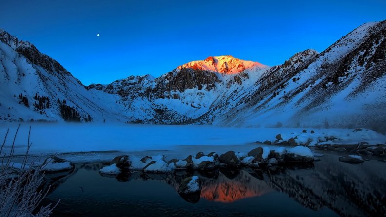 moon_over_mountain_lake_in_winter.jpg