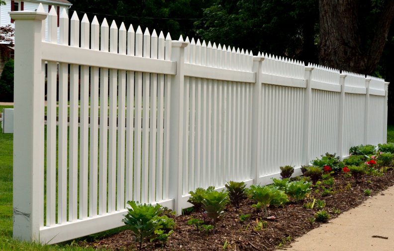pretty_white_fence.jpg