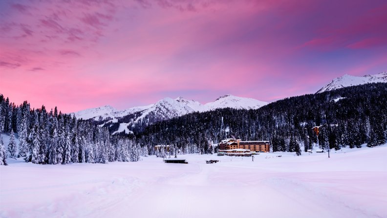ski_resort_of_madonna_di_campiglio_in_north_italy.jpg