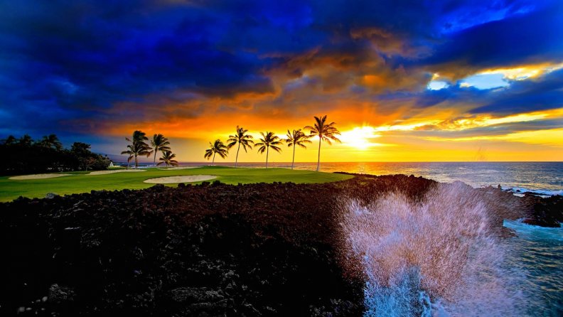 fabulous_colorful_sunset_over_seacoast.jpg