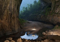 world's largest cave soo doong in vietnam