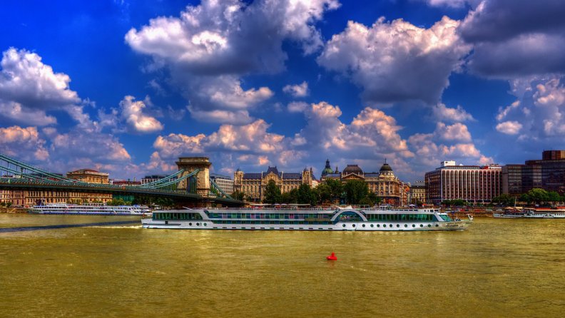 cruise_ships_on_the_danube_river_in_budapest_hdr.jpg