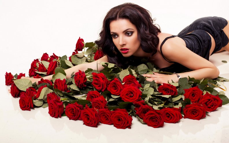 * Beauty  and red roses *