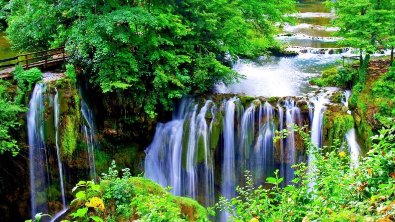 beautiful_waterfall.jpg