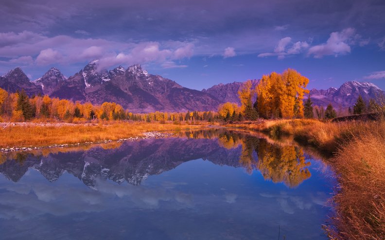 beautiful_autumn_lake.jpg