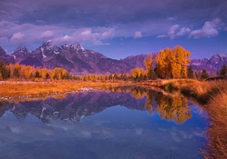 * Beautiful autumn lake *