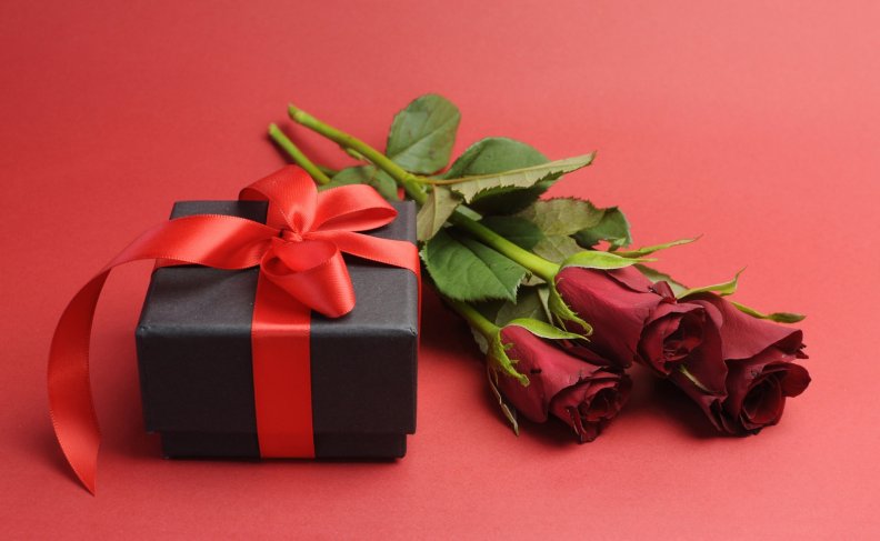 roses_and_gift.jpg