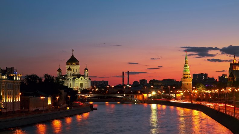 wonderful_river_in_moscow_at_twilight.jpg