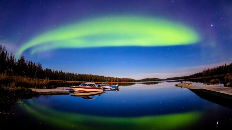 aurora_borealis_over_a_tranquil_lake.jpg