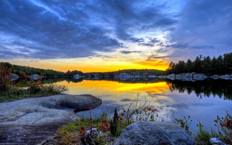 amazing_evening_on_a_lake_hdr.jpg