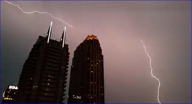 lightning_over_alantagausa.jpg
