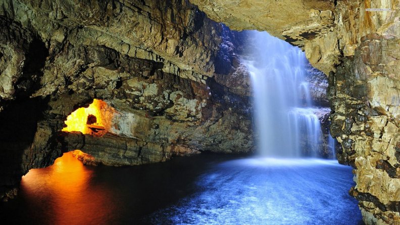 wonderful_smoo_cave_falls_in_scotland.jpg