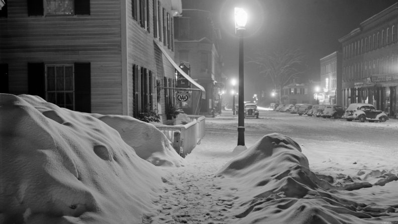 a_vintage_city_street_on_a_winter_night.jpg