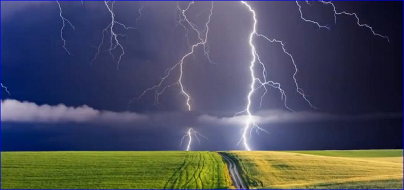 lightning_in_the_country_fields.jpg