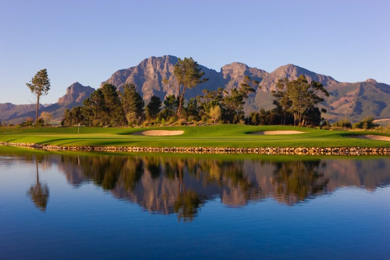 beautiful_golf_hole_in_knysna_south_africa.jpg