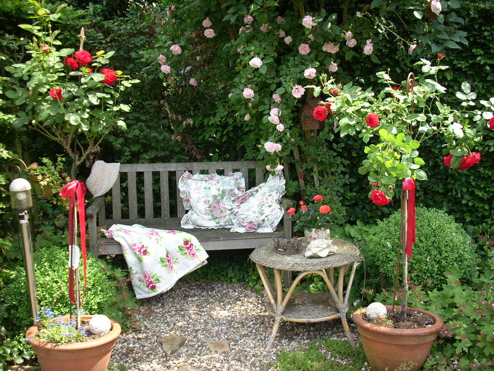 Romantic corner in rose garden