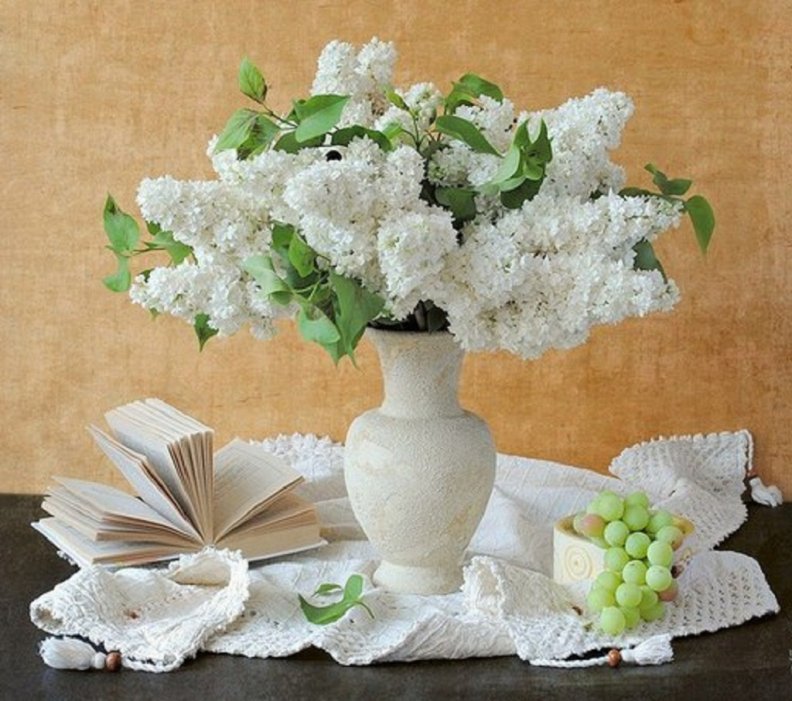 vase_of_white_lilacs.jpg