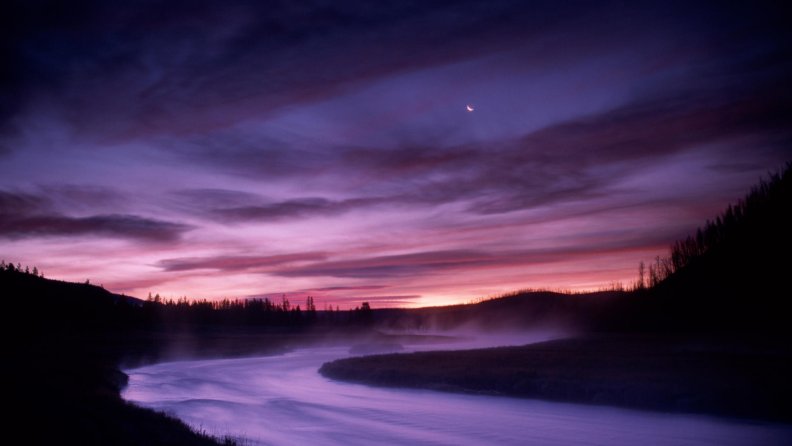 madison_river_in_yellowstone_park_at_night_hdr.jpg