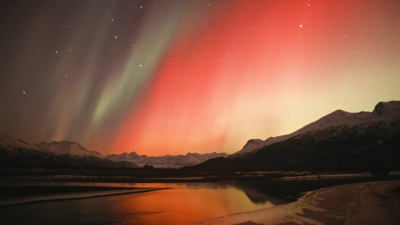 red_aurora_borealis_over_alaska.jpg