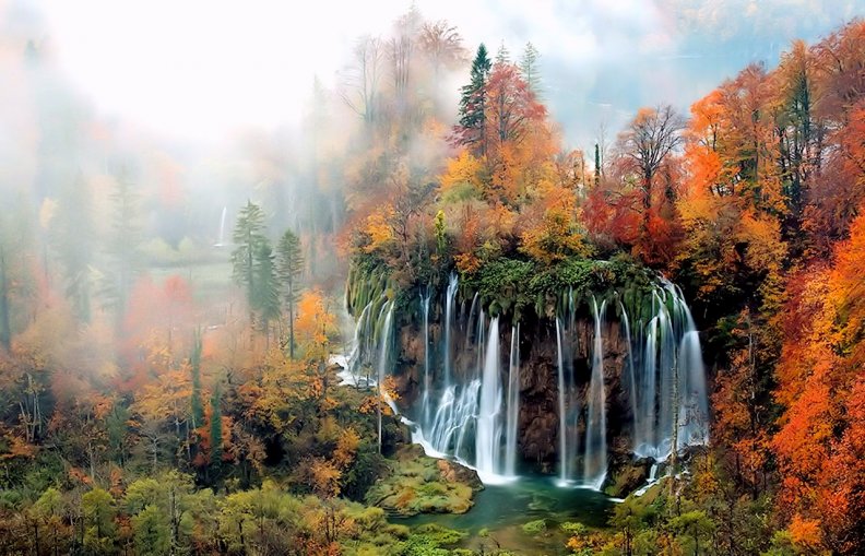 autumn_morning_at_waterfalls.jpg