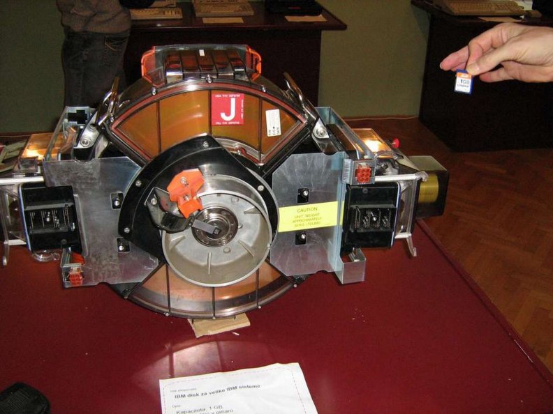 1gb_hard_drive_from_1981_weighing_34kg_price_tag_81000.jpg
