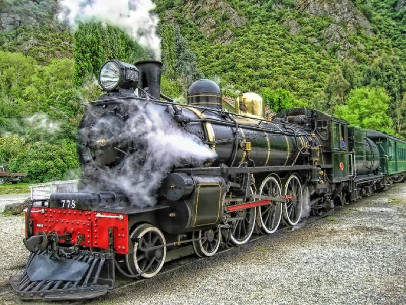 steam_train_at_kingston_south_island_new_zealand.jpg