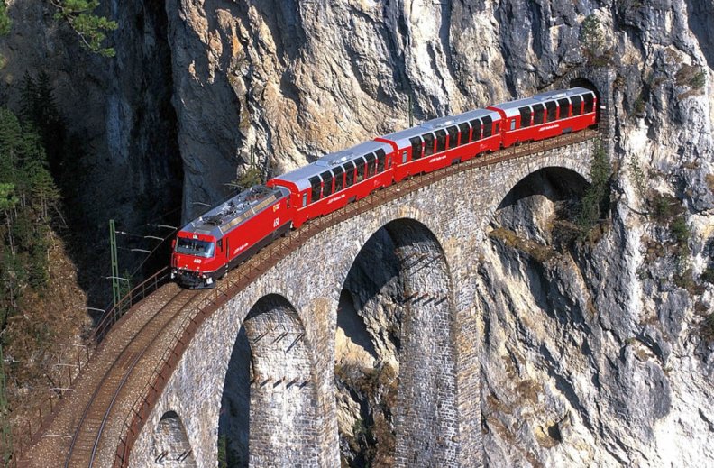 train_in_mountains.jpg