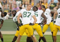 Jordy Nelson streaching for a game