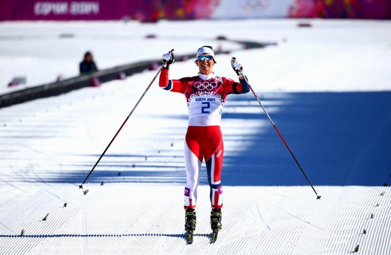 Marit Bjoergen celebrates winning gold