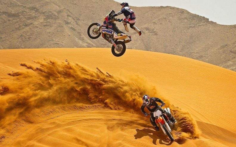 motorcycle_in_the_dunes.jpg