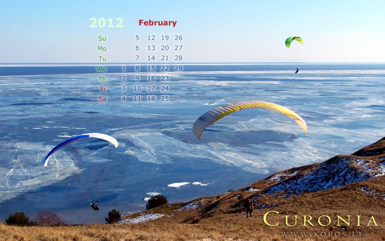 paragliding_over_curonia_dunes.jpg
