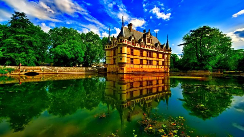 pond_around_a_lovely_palace_hdr.jpg