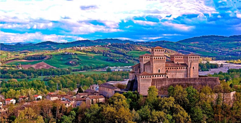 Torrechiara Castle_Italy